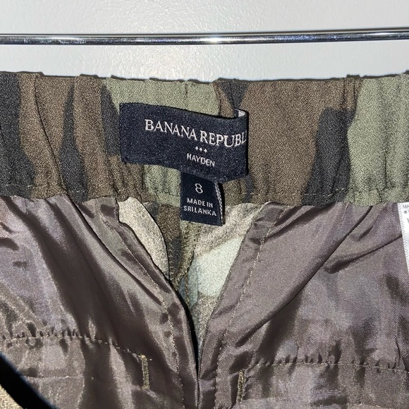 Banana Republic Camo Jogger / Slacks - Picture 4 of 4